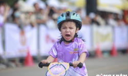 Ngộ nghĩnh những tay đua nhí “vừa đi, vừa khóc” tại giải đua xe thăng bằng Ander Saro Cup 2023