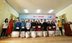 Trung tâm Giám định BHYT và TTĐT: Hành trình tình nguyện đến với xã vùng cao Khao Mang