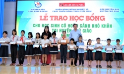 Trao học bổng cho học sinh có hoàn cảnh khó khăn địa bàn huyện Phú Giáo, tỉnh Bình Dương