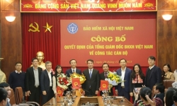 BHXH Việt Nam công bố và trao Quyết định của Tổng Giám đốc về công tác cán bộ