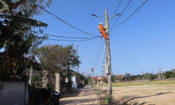 PC Quảng Bình: Trao tặng công trình “Thắp sáng đường quê” cho cộng đồng dân cư vùng nông thôn