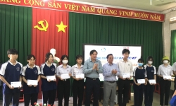 Hội Nhà báo tỉnh Tây Ninh trao học bổng cho học sinh có hoàn cảnh khó khăn trên địa bàn tỉnh
