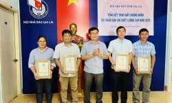 Hội Nhà báo tỉnh Gia Lai trao chứng nhận cho 30 tác phẩm báo chí chất lượng cao