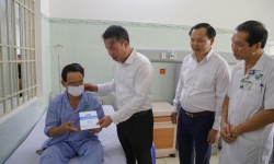 Trao tặng sổ BHXH, thẻ BHYT và quà cho bệnh nhân nghèo tại TP Hồ Chí Minh và tỉnh Bà Rịa - Vũng Tàu