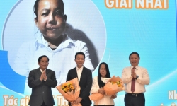 Báo Người Lao Động trao giải cuộc thi viết 'Người Thầy thuốc trong tôi' lần 2