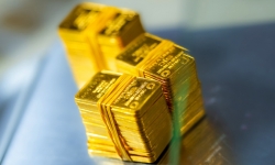 Vàng thế giới nóng bỏng tay, vàng SJC vượt xa 80 triệu đồng/lượng
