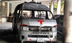 TP HCM: Làm rõ thông tin vụ xe cứu thương bốc cháy tại quận 10