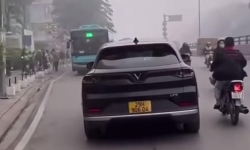 Hà Nội: Tài xế ô tô đi ngược chiều trên đường Minh Khai bị xử phạt
