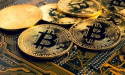 Bitcoin chinh phục đỉnh cao mọi thời đại, vọt lên 71.180 USD