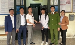 Bắc Ninh: Nam sinh lớp 12 trả lại hơn 600 triệu đồng cho người đánh rơi