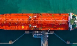 Siêu tàu cập cảng Trung Quốc để xả dầu thô Nga