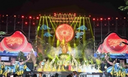 Rực rỡ đêm khai mạc Lễ hội truyền thống Nữ tướng Lê Chân năm 2024