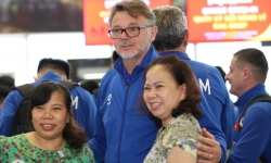 Thầy trò HLV Philippe Troussier lên đường đến Indonesia