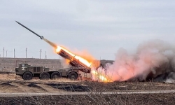 Nga tiếp tục tấn công đáp trả Ukraine, phóng hàng chục tên lửa và UAV vào Kiev, bay sang cả Ba Lan
