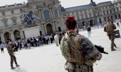 Pháp nâng mức cảnh báo khủng bố lên cao nhất sau vụ tấn công ở Moscow