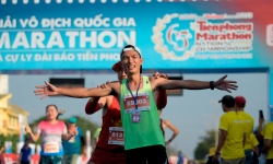 Nguyên Thanh và Ngọc Hoa vô địch giải marathon quốc gia 2024