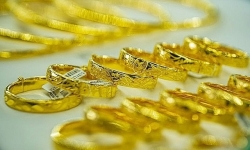 Giá vàng giảm sốc, mỗi lượng vàng SJC “rơi” gần 5 triệu đồng