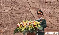 Đại tướng Phan Văn Giang dự Lễ khánh thành Bức phù điêu 'Bác Hồ nói chuyện với cán bộ, chiến sĩ Đại đoàn Quân Tiên Phong'