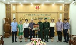 Hội Nhà báo TP Hà Nội thăm, làm việc với cán bộ, chiến sĩ các đồn biên phòng tỉnh Điện Biên