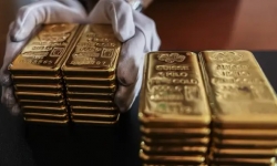 Vàng “rất dễ bị tổn thương” sau khi giá chạm mức cao kỷ lục