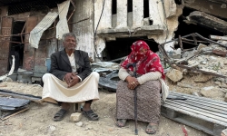 Các gia đình ở Gaza cố bám trụ vào những ngôi nhà bị Israel phá hủy