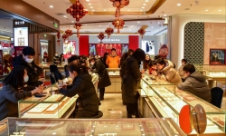 Thị trường vàng Trung Quốc căng thẳng vì lượt mua kỷ lục