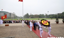 Già làng, trưởng bản, nghệ nhân, người có uy tín... dâng hương báo công Chủ tịch Hồ Chí Minh