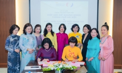 Hiệp hội Nữ Doanh nhân TP. Hà Nội ký thỏa thuận hợp tác với diễn đàn phụ nữ Việt Nam tại Châu Âu