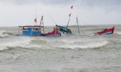 Thanh Hóa: Chìm tàu cá, 4 ngư dân mất tích