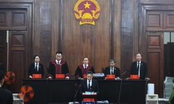 Ông Trần Quí Thanh và 2 con gái hầu toà vì cáo buộc chiếm đoạt hơn 1.048 tỷ đồng