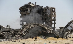 Israel tăng cường không kích khắp Gaza, lại yêu cầu người dân sơ tán