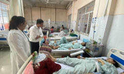 Tập trung cứu chữa gần 500 bệnh nhân bị ngộ độc thực phẩm tại thành phố Long Khánh, tỉnh Đồng Nai