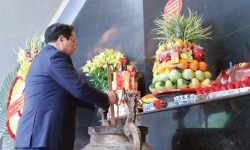 Thủ tướng Chính phủ dâng hương tưởng niệm các Anh hùng, liệt sĩ tại Điện Biên