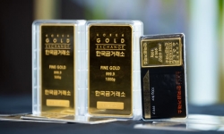 Hàn Quốc: Vàng miếng bán chạy 'như tôm tươi' tại cửa hàng tiện lợi, máy bán hàng tự động