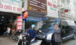 Hà Nội: Xử lý hơn 900 ô tô chở khách theo hợp đồng vi phạm trong 4 tháng