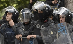 Cảnh sát Tunisia bắt luật sư và nhà báo vì chỉ trích Tổng thống