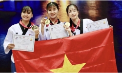 Châu Tuyết Vân và đồng đội giành HCV Giải taekwondo vô địch châu Á