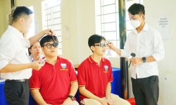 Bệnh viện Mắt Quốc tế Sài Gòn - Gia Lai chung tay bảo vệ đôi mắt cho học sinh