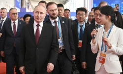 Tổng thống Nga: Xe điện Trung Quốc khiến Mỹ 'lo lắng'