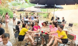 Độc đáo quán cà phê bên suối ở Tuyên Quang