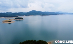 Chiêm ngưỡng vẻ đẹp thơ mộng của hồ Kẻ Gỗ, tỉnh Hà Tĩnh