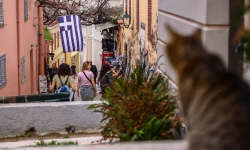 Đi ngược xu hướng, Hy Lạp áp dụng tuần làm việc 6 ngày