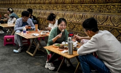 Gen Z Trung Quốc thắt chặt chi tiêu khi nền kinh tế đầy rẫy mông lung