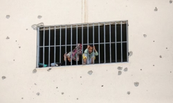 Không còn nơi nào để trốn, người dân Gaza trú ẩn trong nhà tù