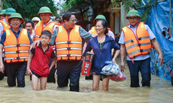 Nhân lên nữa tình người trong bão lũ, tiếp sức cho đồng bào vượt qua cơn hoạn nạn