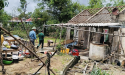 Liên tiếp xảy ra dông lốc, làm tốc mái nhiều nhà dân ở Hà Tĩnh