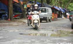 Hà Nội: Các 'ổ voi, ổ gà' trên ngõ 75 phố Trần Thái Tông sẽ được sửa chữa trong năm nay