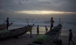 Ít nhất 30 thi thể đang phân hủy được tìm thấy trên thuyền ngoài khơi Senegal