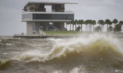 Siêu bão Helene mang theo triều cường cao tới 6 mét, đe dọa bang Florida của Mỹ