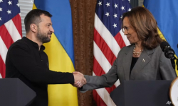 Bà Harris chỉ trích chính sách để Ukraine 'đầu hàng' của ông Trump